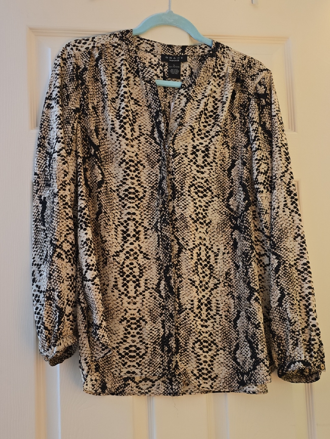 Grace Black And Cream Snake-Print V-Neck Blouse Nwt Size Large